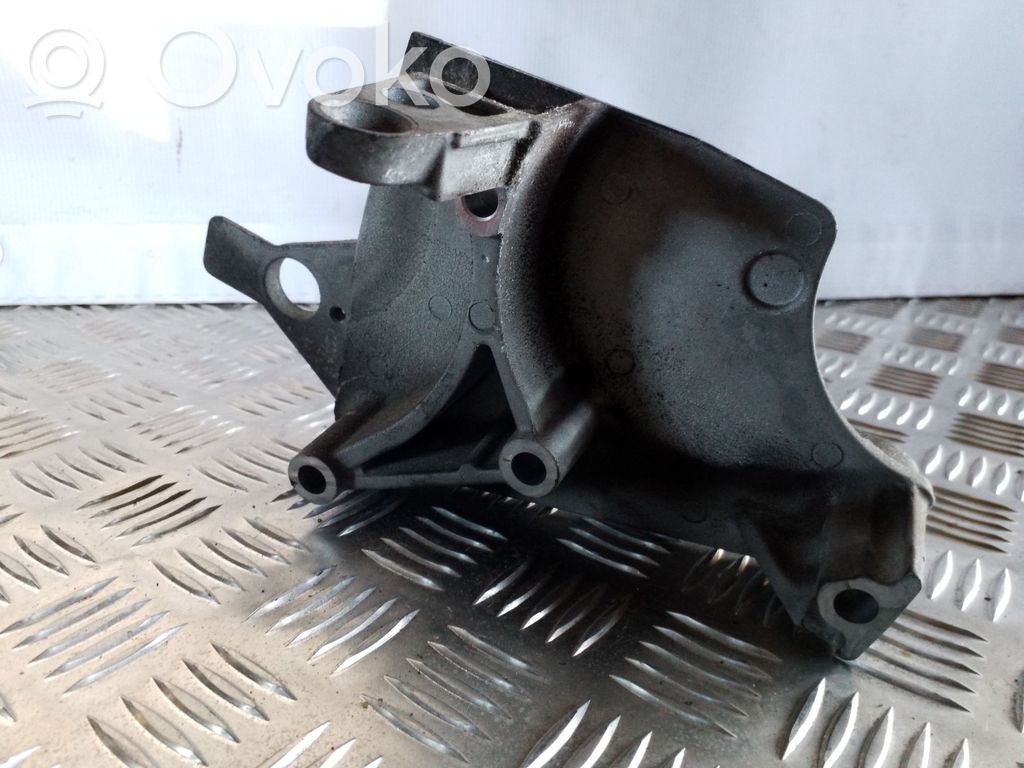 Nissan Juke I F15 Engine mounting bracket 