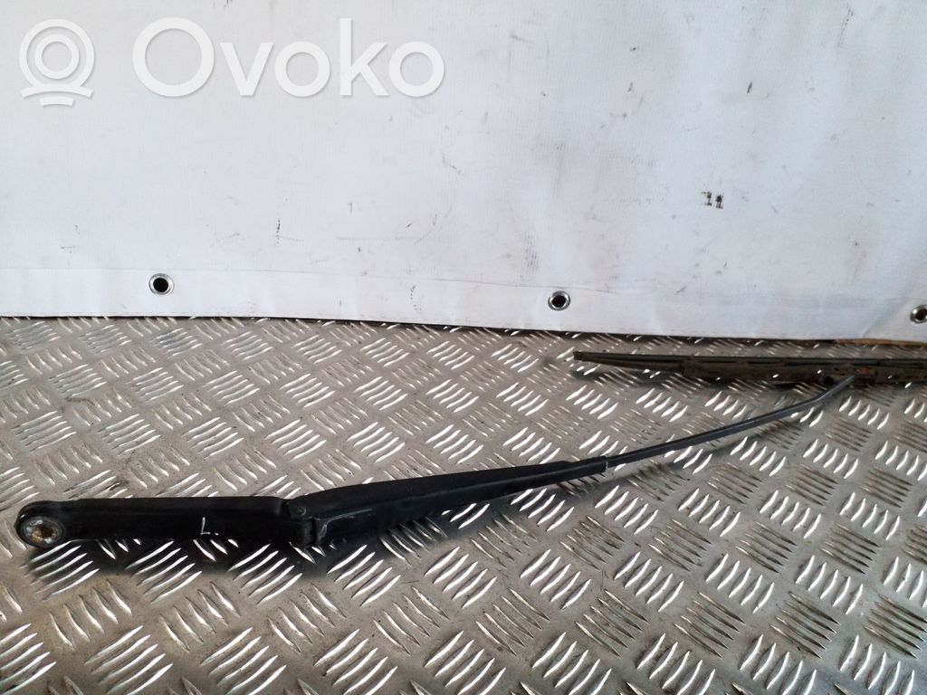 BMW X3 E83 Front wiper blade arm 
