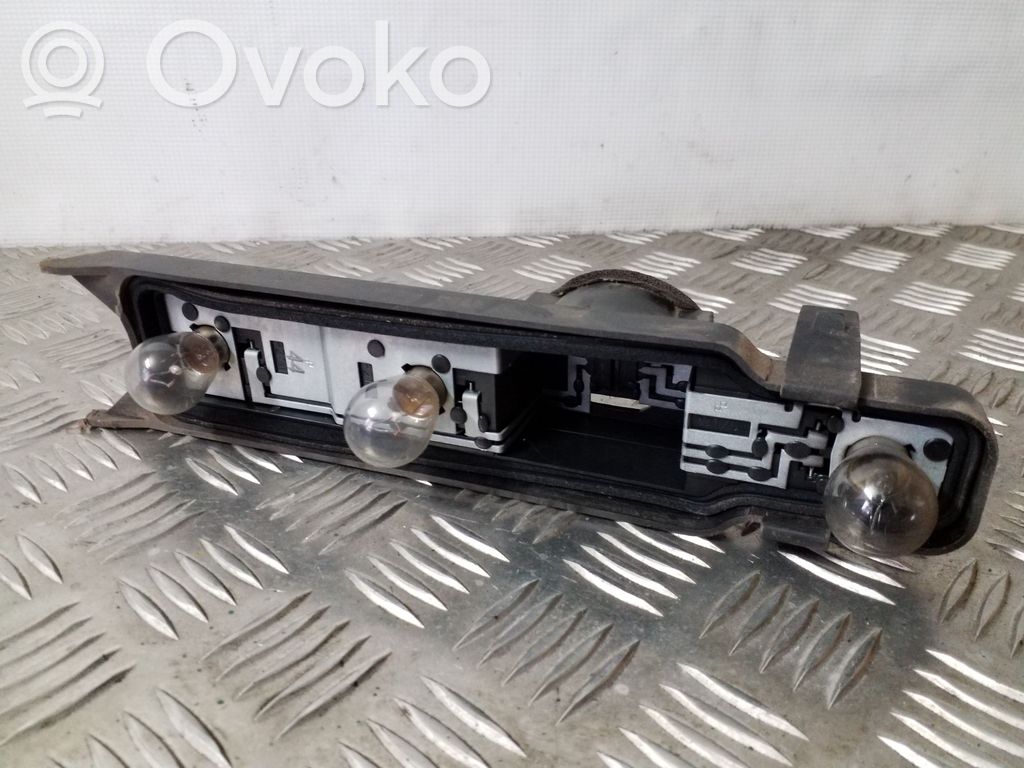 Ford Focus Takavalon polttimon suojan pidike 