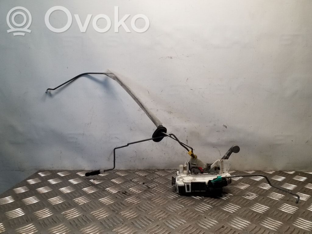Priekšpusē slēdzene   04589466AD