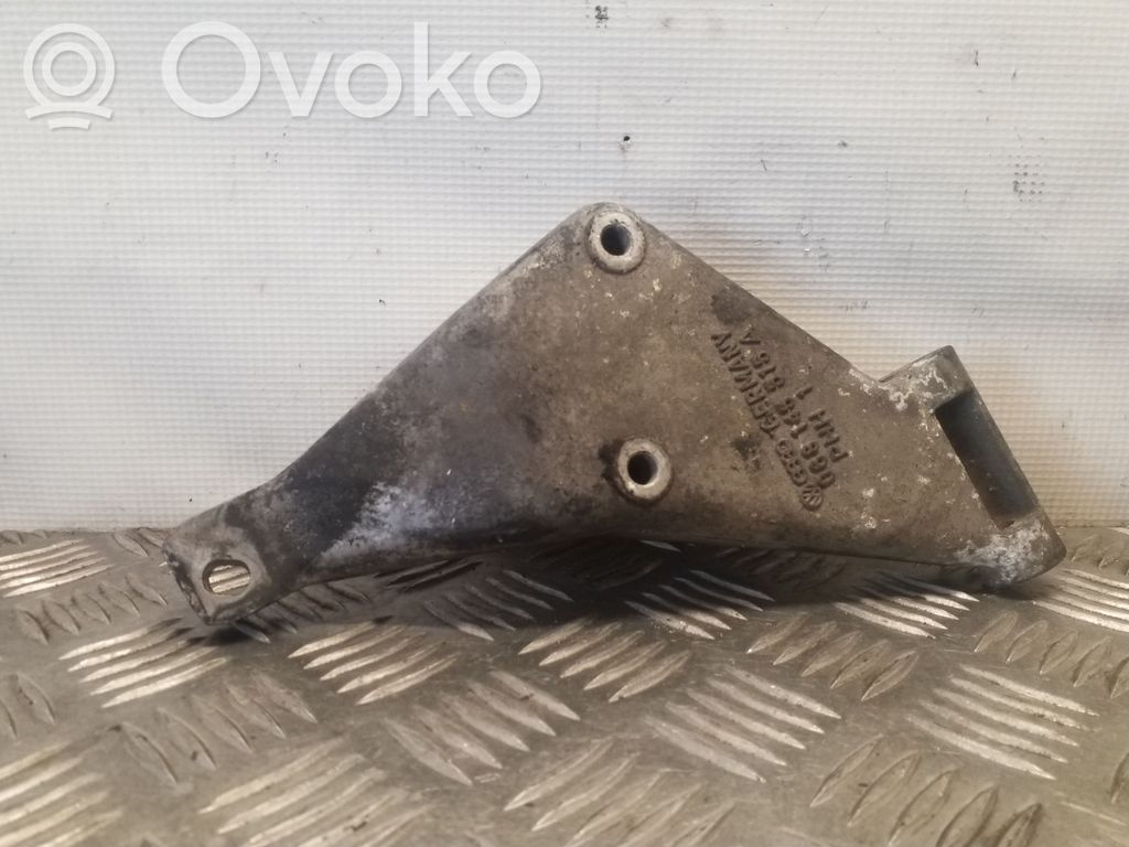 Audi 80 90 S2 B4 Engine mounting bracket 