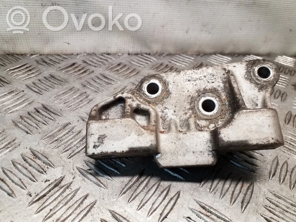 Chrysler Voyager Engine mounting bracket 