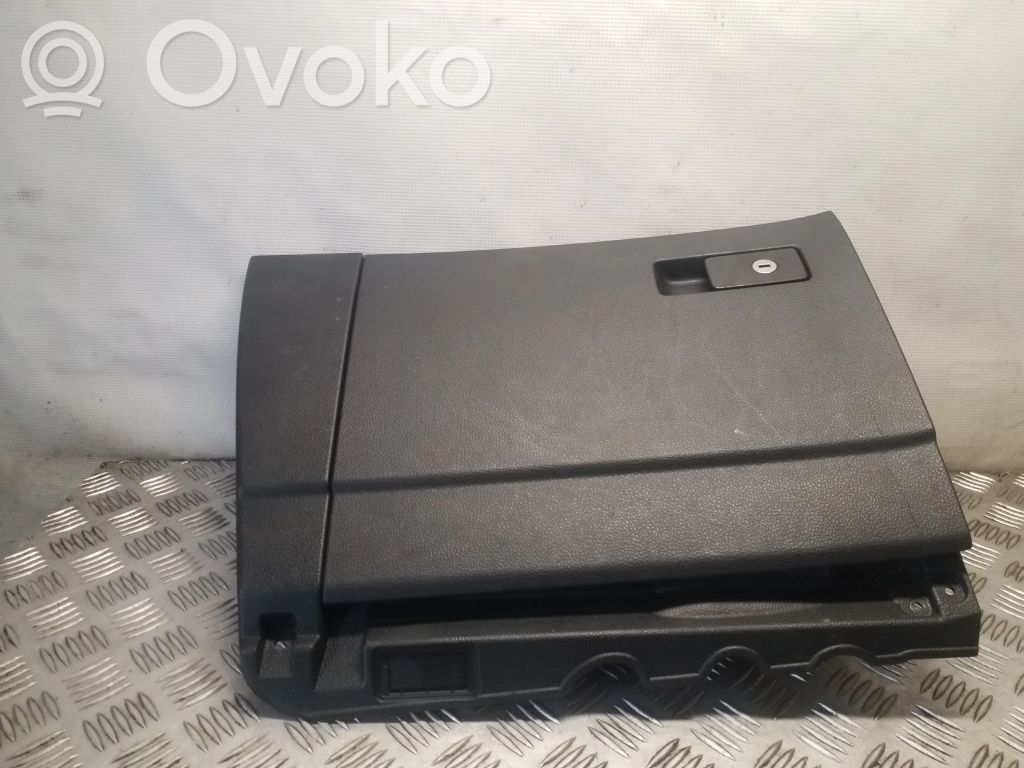 Volkswagen Sharan Schowek deski rozdzielczej 