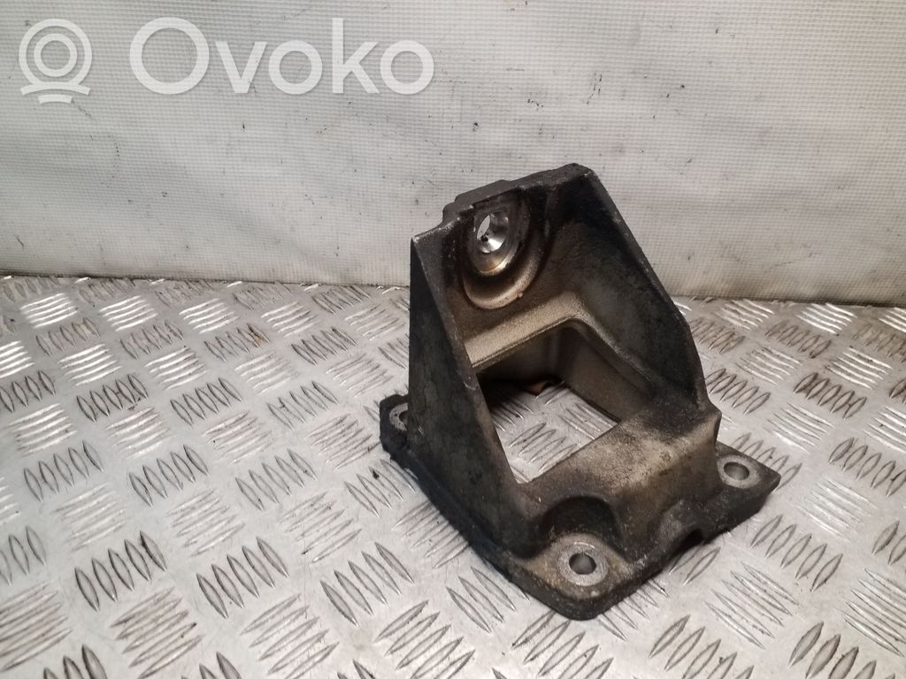 Engine mounting bracket   122AE