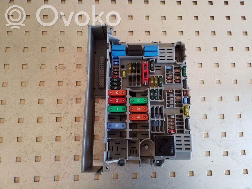 BMW 3 E90 E91 Fuse module 