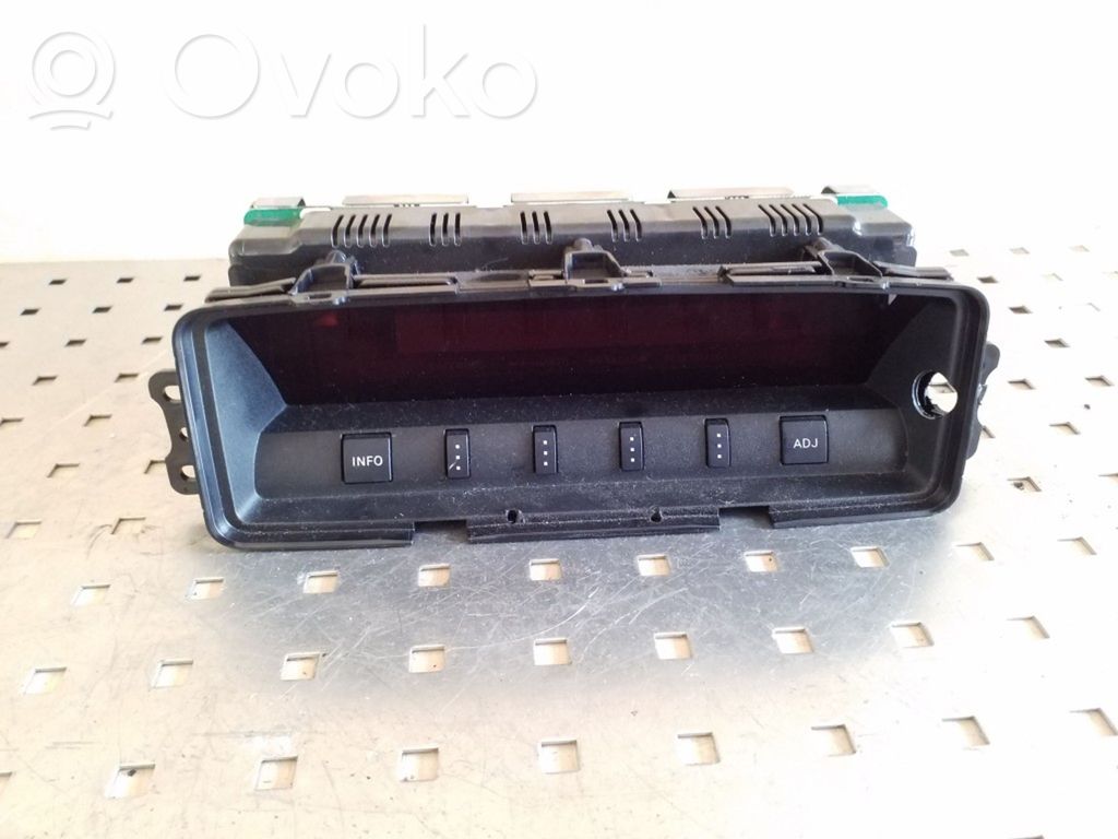 Mitsubishi Pajero Monitor / wyświetlacz / ekran 
