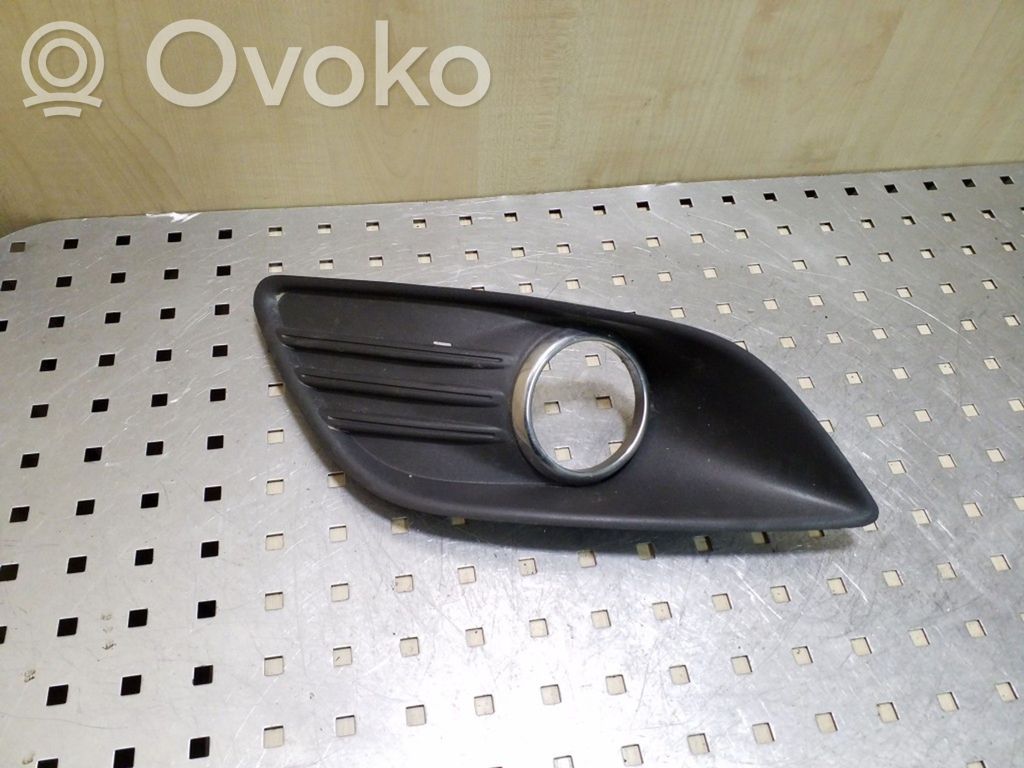 Ford Focus Etusumuvalon ritilä 