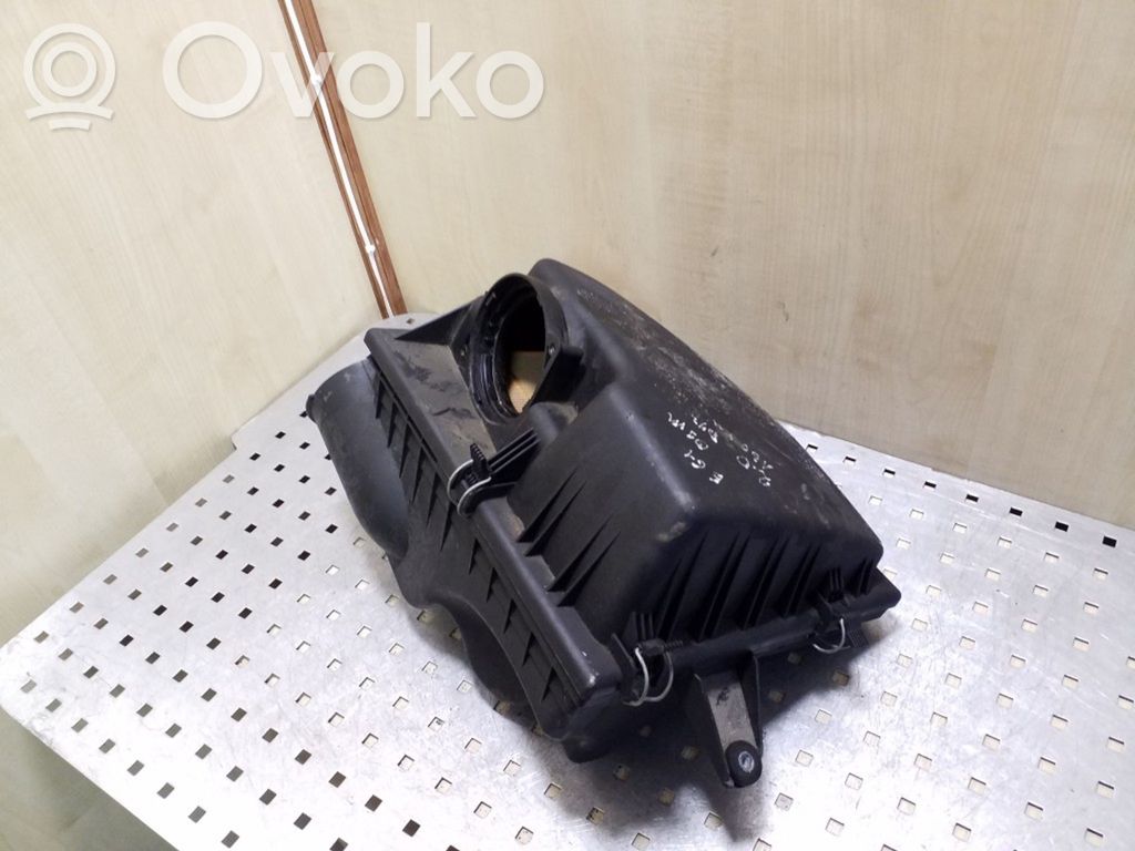 BMW 5 E60 E61 Oro filtro dėžė 