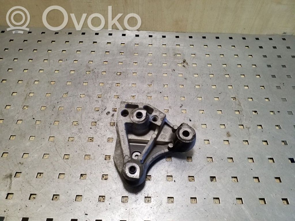 Peugeot 208 I Gearbox mounting bracket 