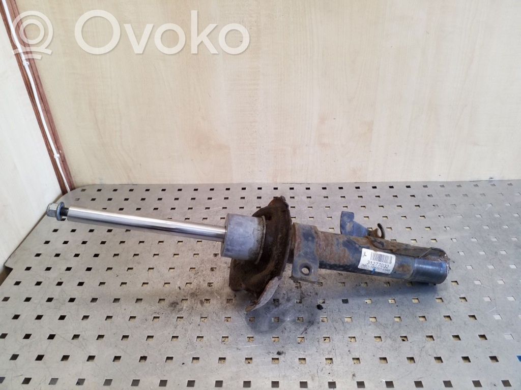Volvo V50 Priekšpusē amortizators 