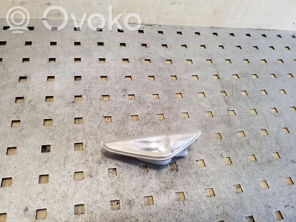 BMW X5 E70 Front fender indicator light 
