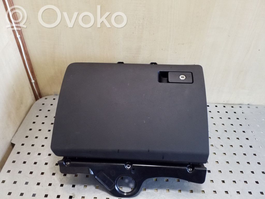 Volkswagen PASSAT B7 Juego guantera 