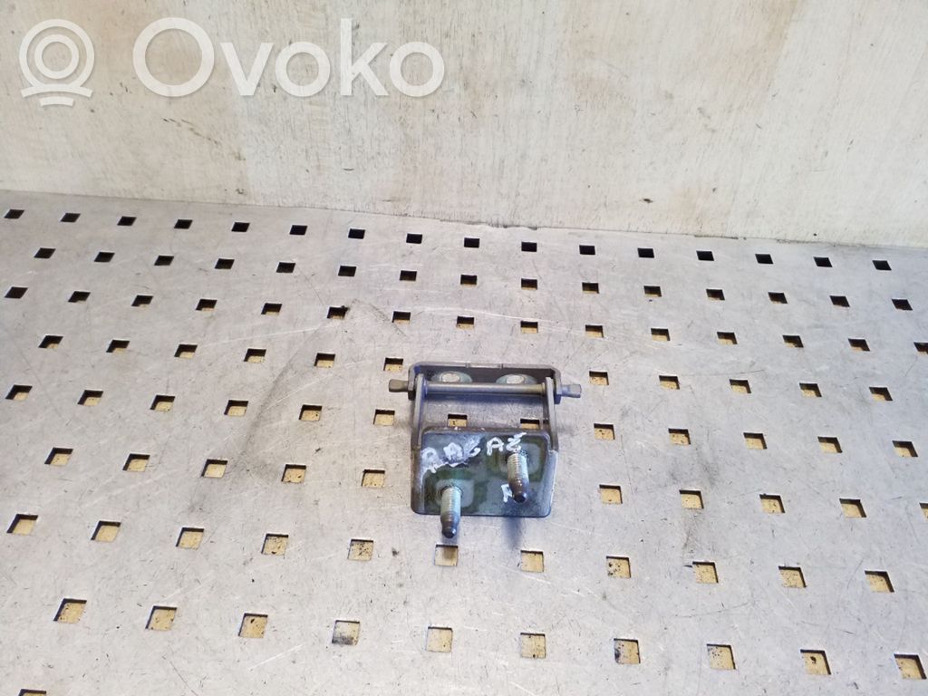 Ford Focus Tailgate/trunk/boot hinge 