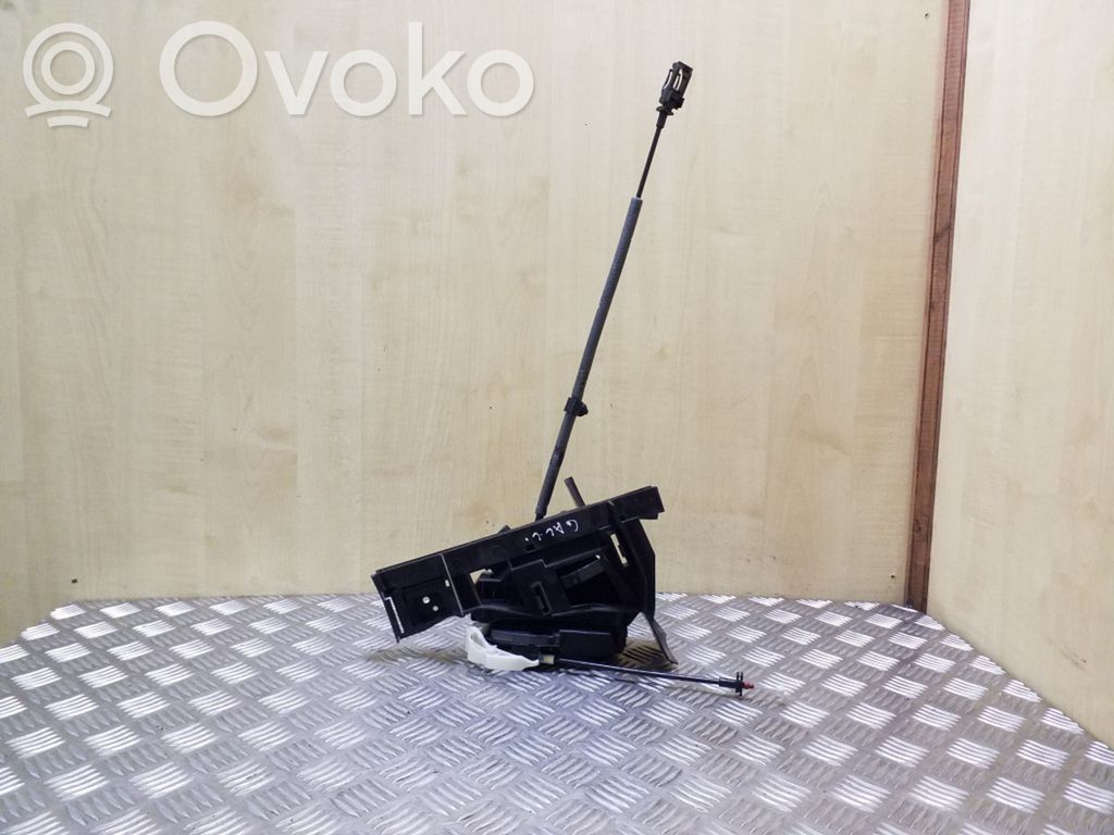 Ford Focus Takaoven lukko 