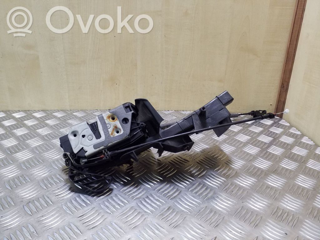 Ford Focus Priekšpusē slēdzene 