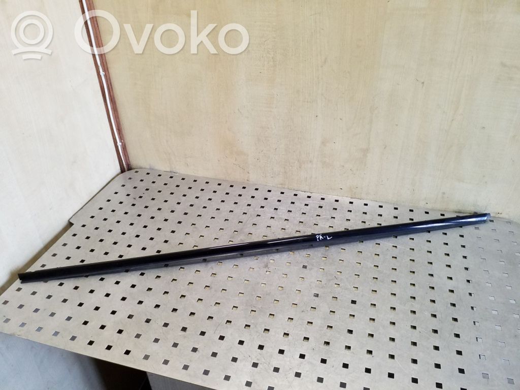 BMW 3 E92 E93 Priekšpusē durvju stikla apdare 