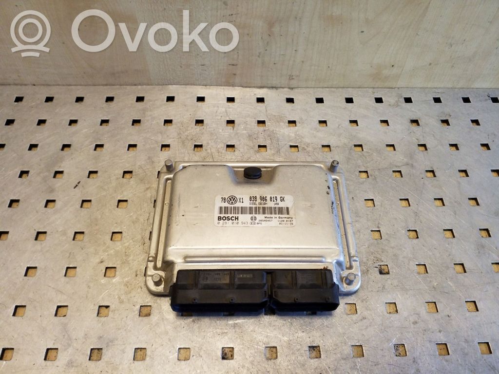Volkswagen PASSAT B5.5 Engine control unit/module 