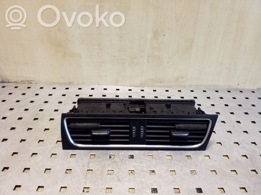 Audi A4 S4 B8 8K Dysze / Kratki środkowego nawiewu deski rozdzielczej 