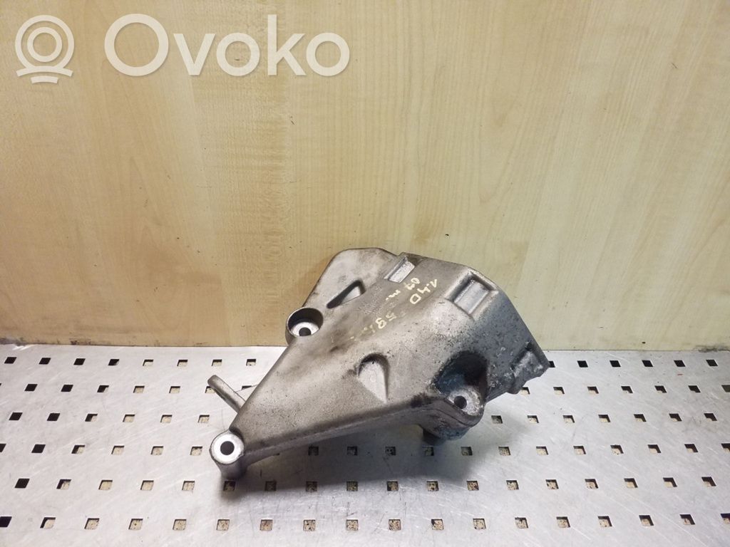 Skoda Fabia Mk1 (6Y) Engine mounting bracket 