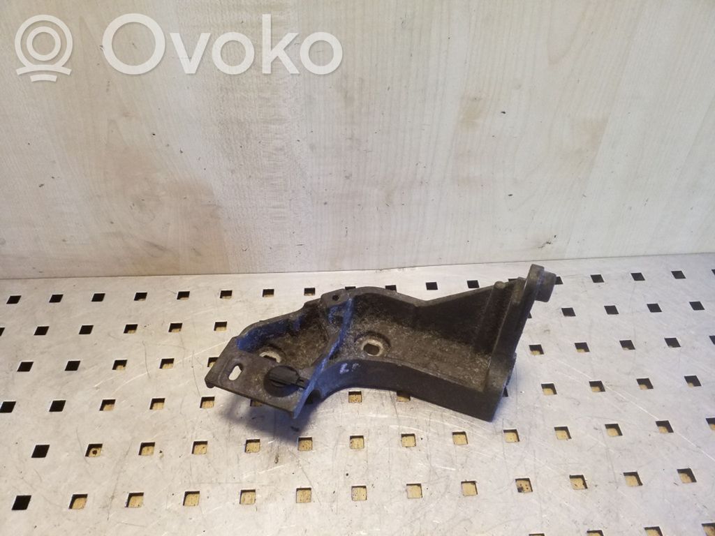 Renault Laguna II Engine mounting bracket 