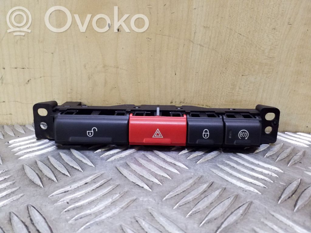 Land Rover Freelander 2 - LR2 Botón interruptor de luz de peligro 