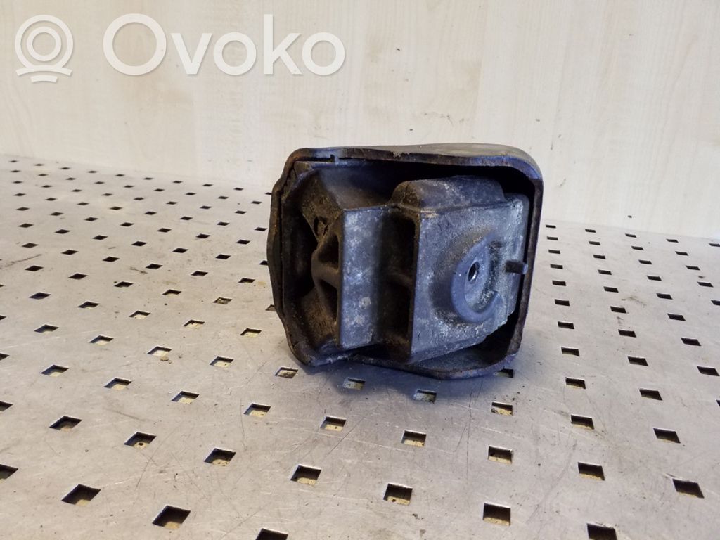 Engine mount bracket   A90624113