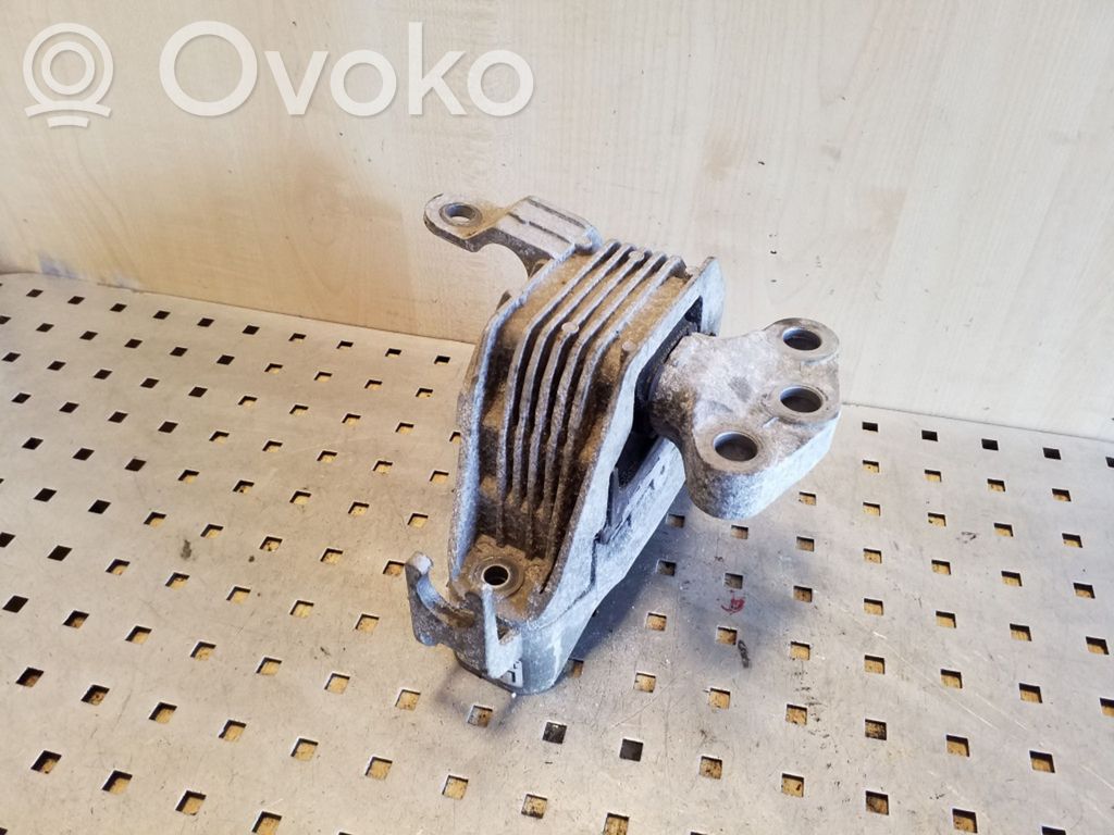 Opel Astra J Engine mount bracket 
