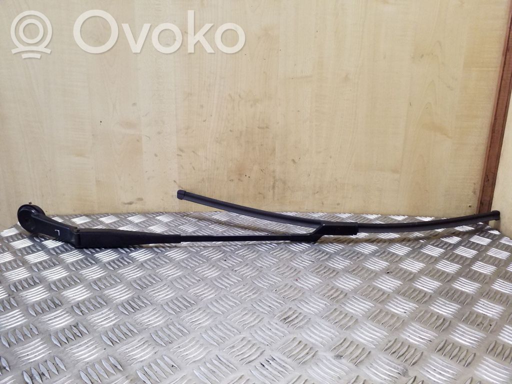 Ford Focus Front wiper blade arm 