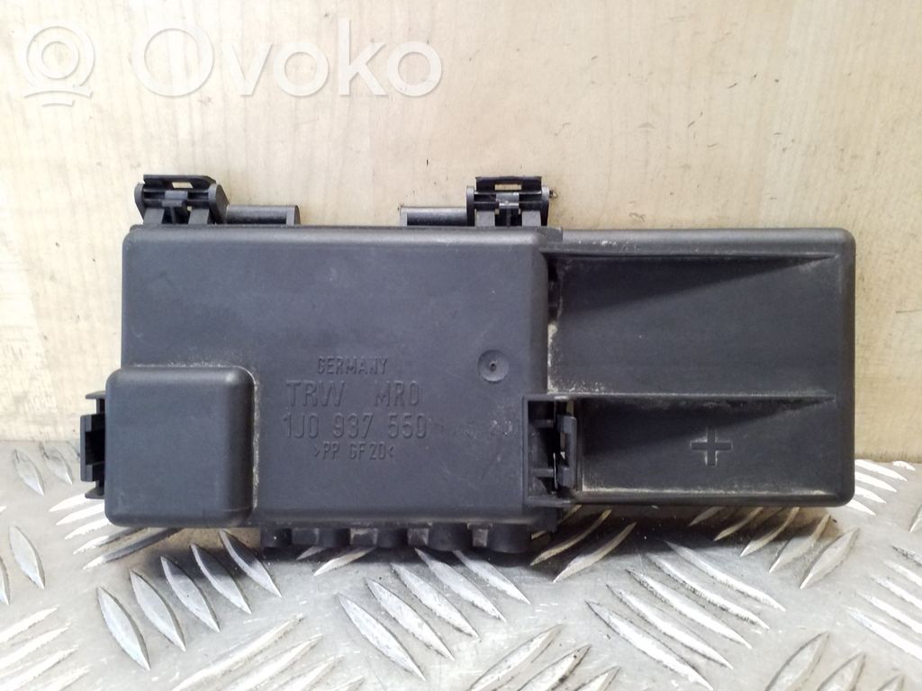 Volkswagen Golf IV Fuse box cover 