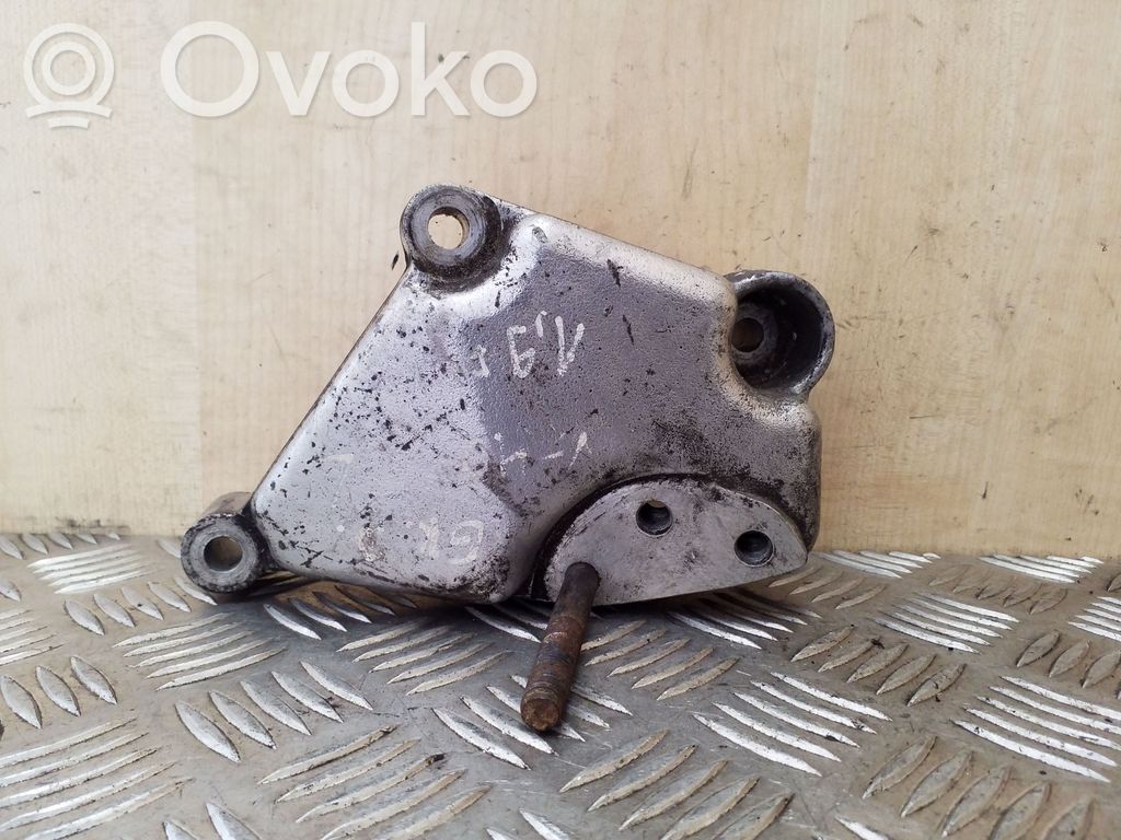 Volvo S40, V40 Gearbox mounting bracket 