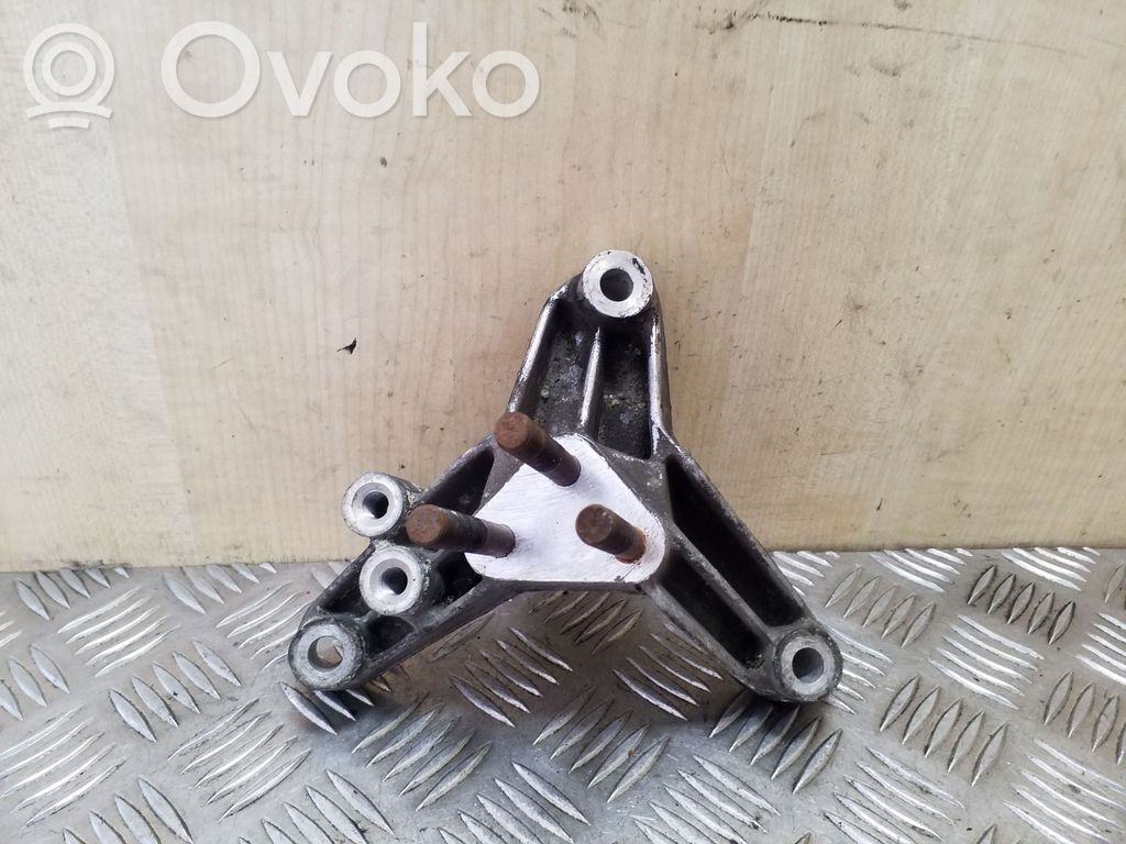 Volvo S40, V40 Gearbox mounting bracket 