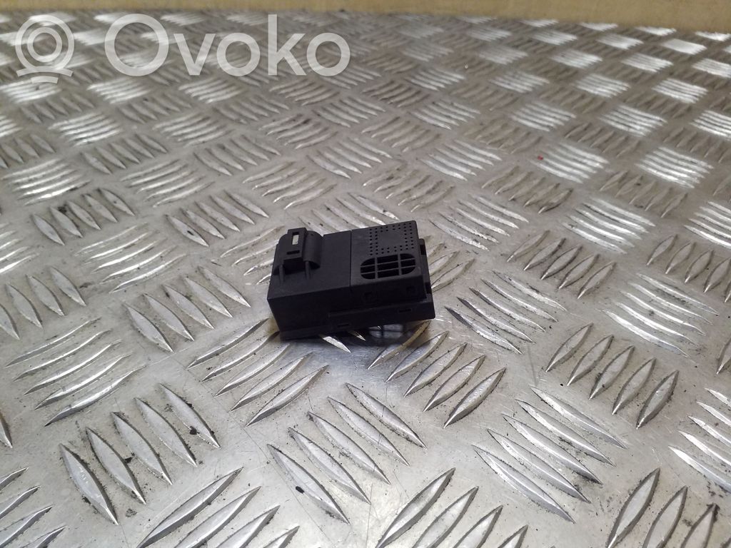 Interior temperature sensor   20963881