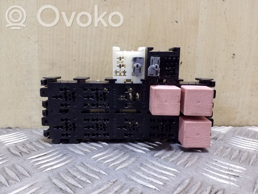 Nissan Primastar Relay mounting block 