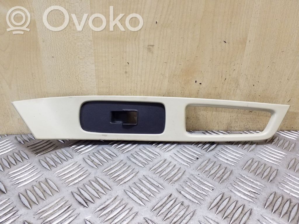 Volvo XC60 Другая деталь отделки пере́дней дверей 