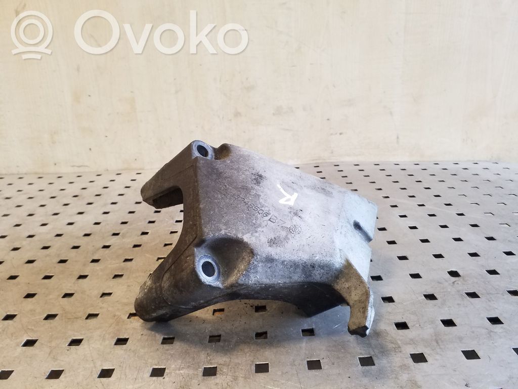 Opel Astra J Engine mounting bracket 