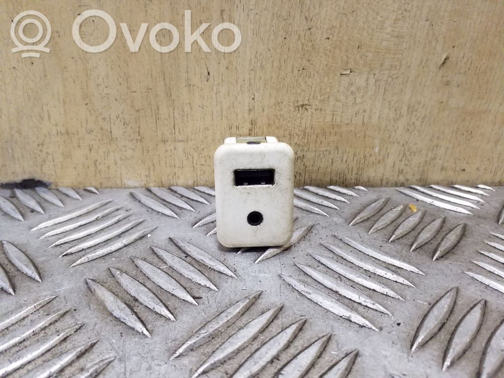 Opel Antara USB socket connector 