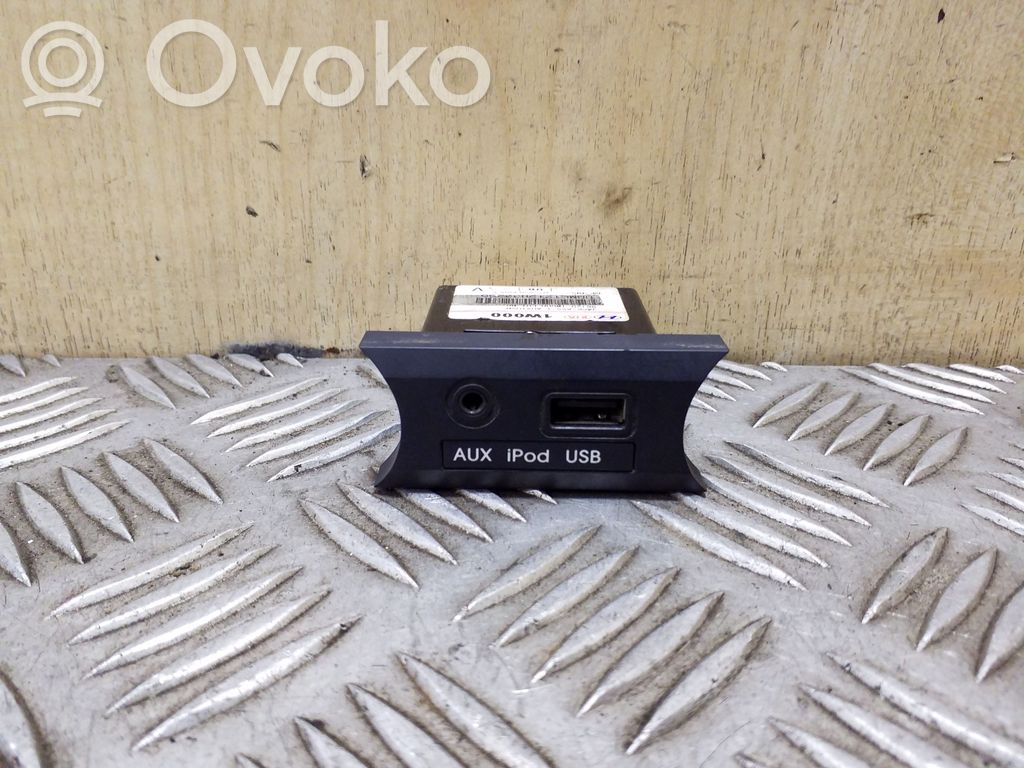 KIA Rio AUX in-socket connector 