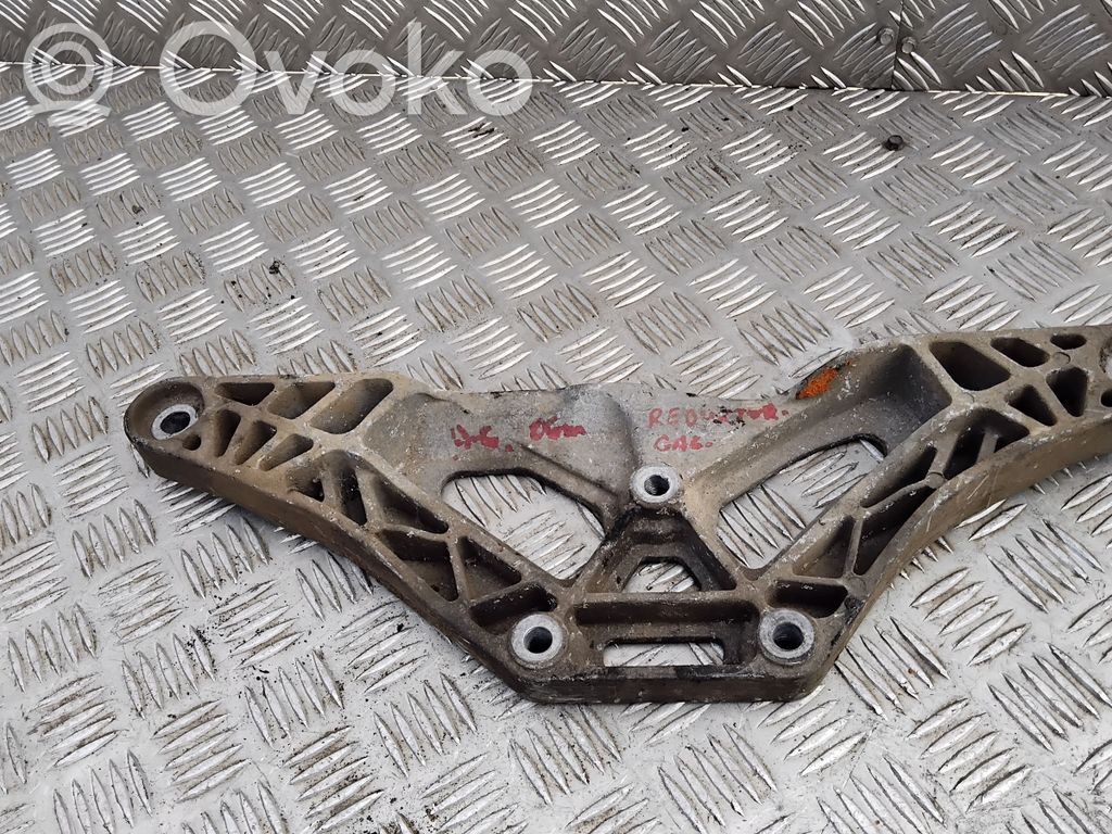 Rear differential/diff mount bracket   4F0599287