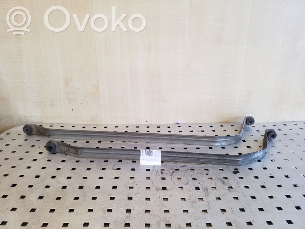 Fuel tank mounting bracket   6765719