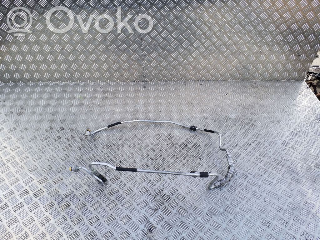 BMW 3 E90 E91 Ilmastointilaitteen putki (A/C) 