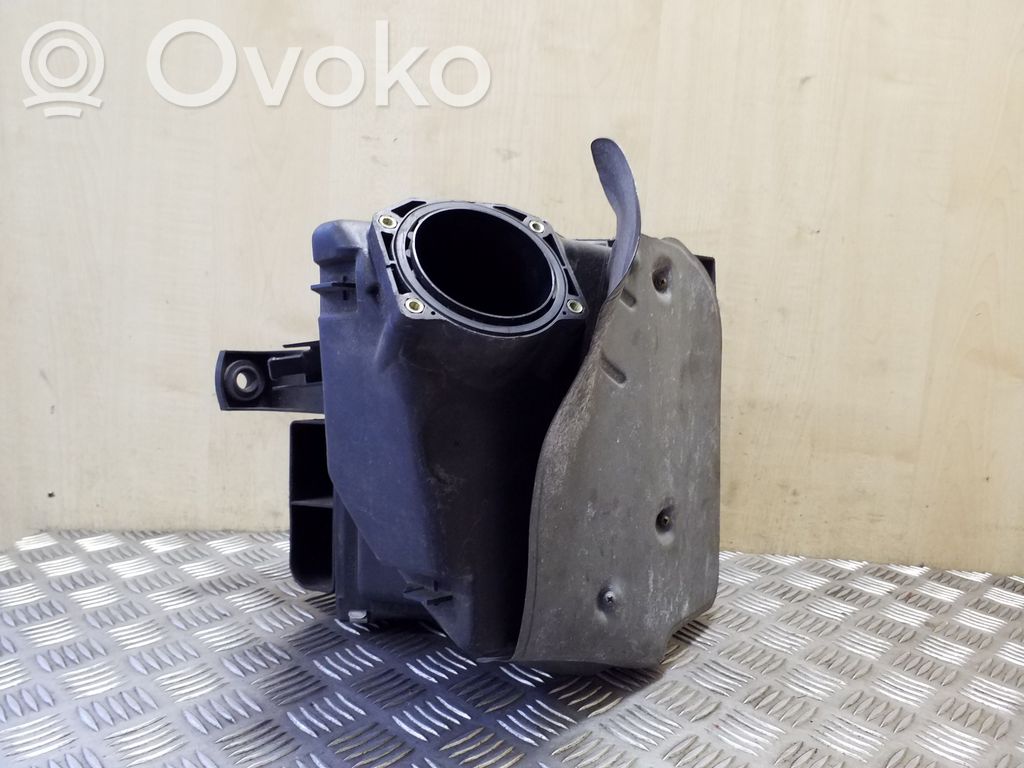 Volkswagen PASSAT B5 Obudowa filtra powietrza 