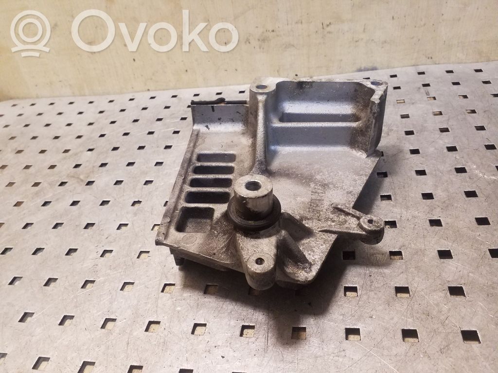 Chevrolet Captiva Engine mounting bracket 