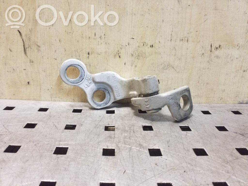 Ford Focus Front door upper hinge 