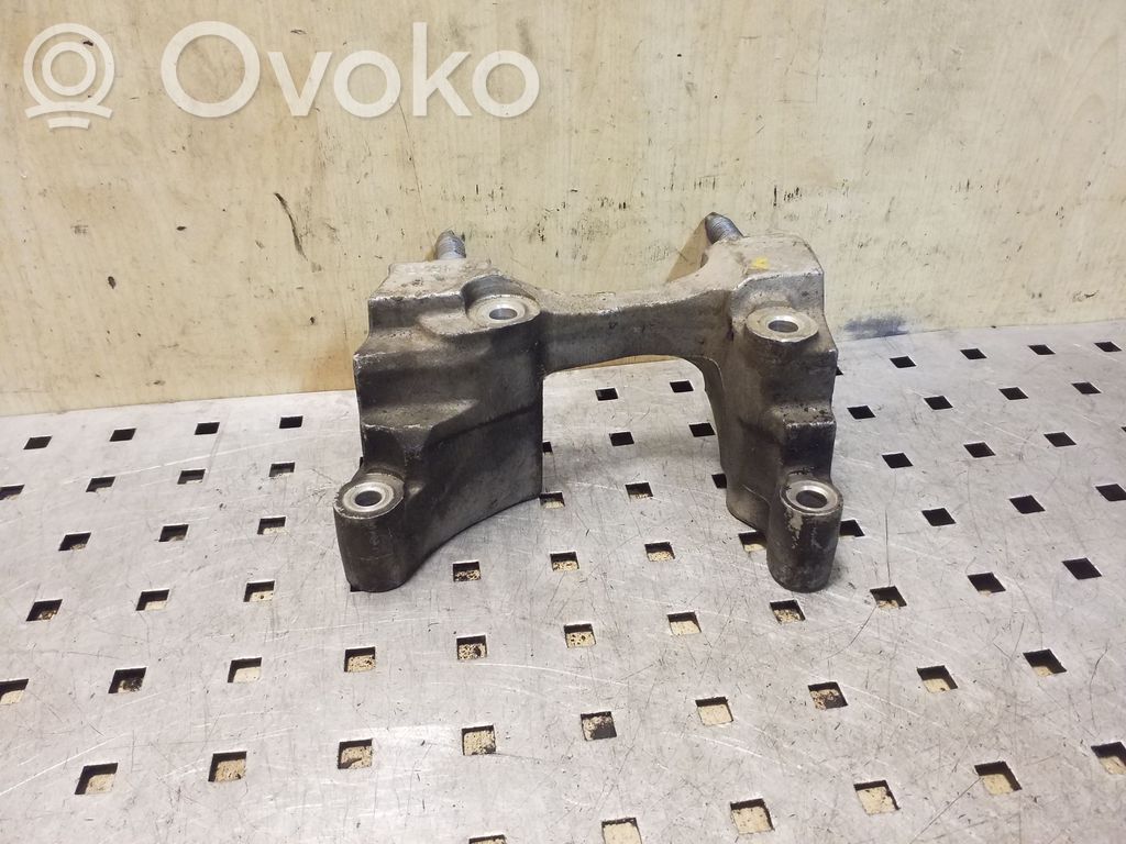 Ford Focus Engine mounting bracket 