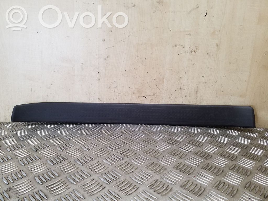 Audi A4 S4 B6 8E 8H Listwa progowa przednia 