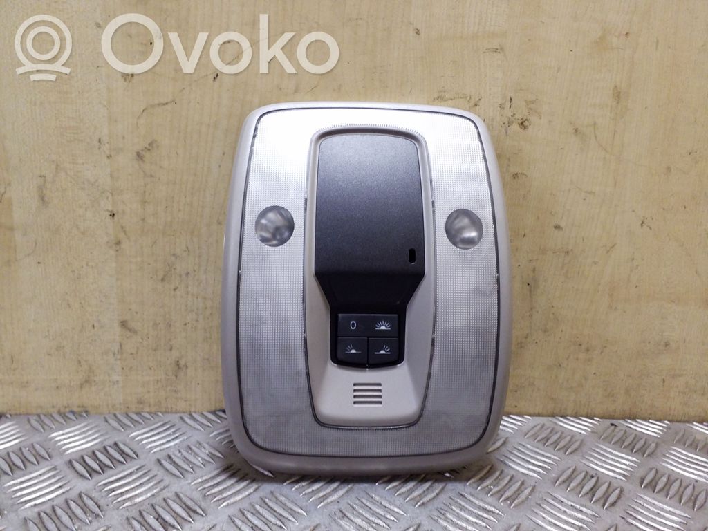 Etuistuimen valo   39806308
