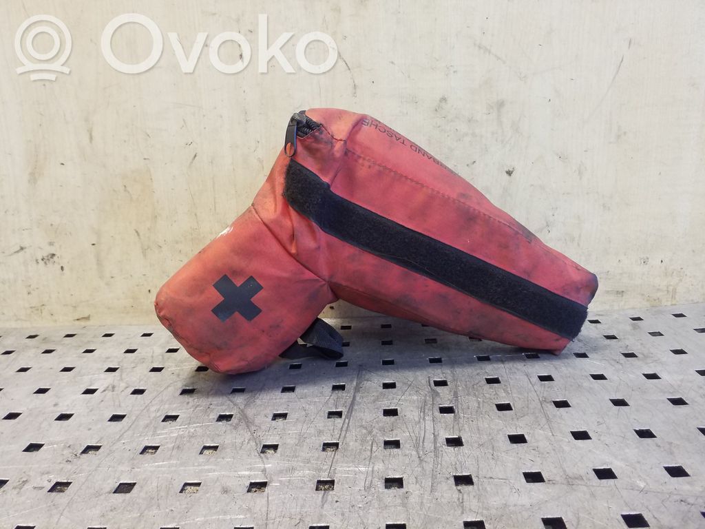 Volkswagen Transporter - Caravelle T5 Kit di pronto soccorso