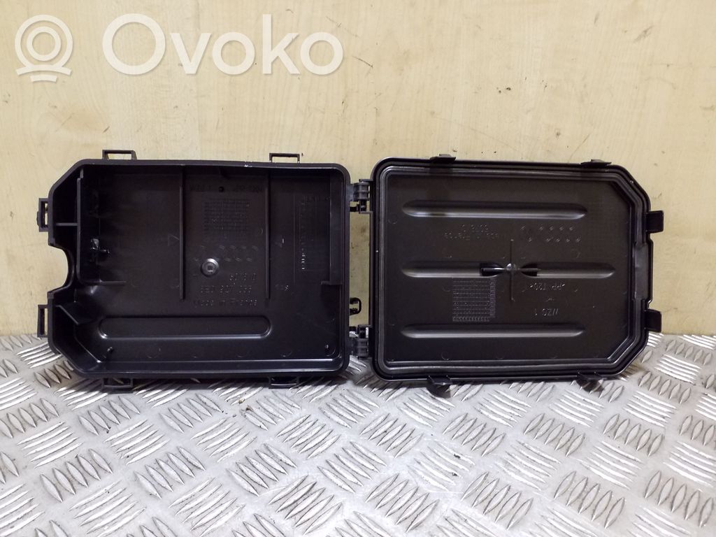 Inne części wnętrza samochodu   8E0927355