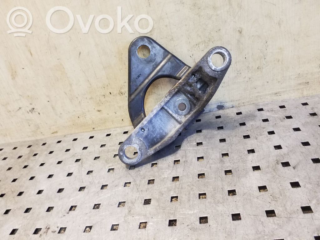 Ford Mondeo MK IV Engine mounting bracket 