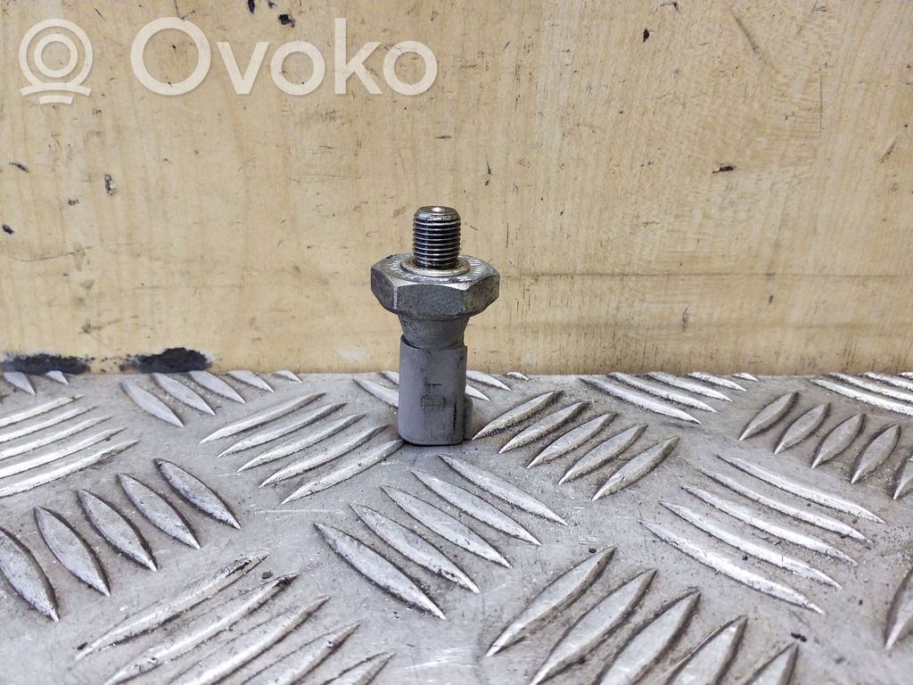 Volkswagen Touareg II Oil pressure sensor 